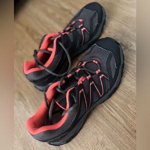 Salomon low top hiker shoes. Women’s size 10